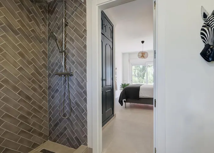 Penthouse Alhambra - Dakterras & Private Pool 에스테포나