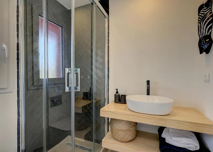 아파트 Penthouse Alhambra - Dakterras & Private Pool 에스테포나