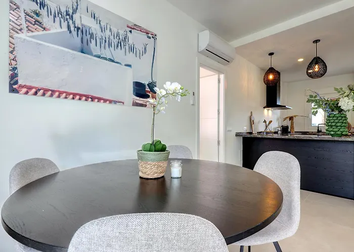 아파트 Penthouse Alhambra - Dakterras & Private Pool 에스테포나