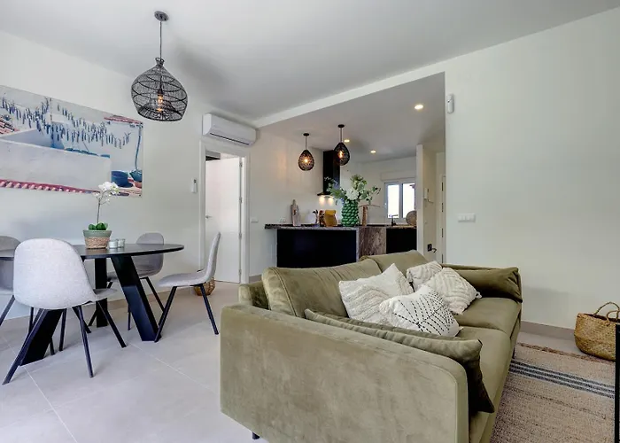 아파트 Penthouse Alhambra - Dakterras & Private Pool 에스테포나