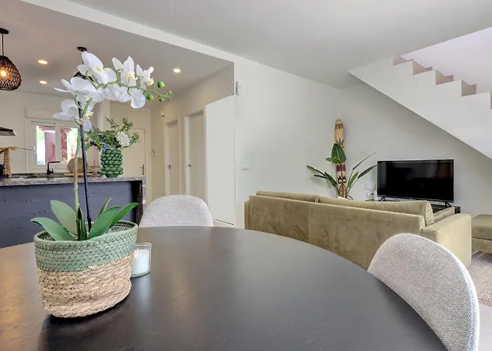 아파트 Penthouse Alhambra - Dakterras & Private Pool 에스테포나