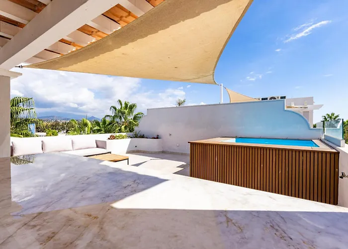 Penthouse Alhambra - Dakterras & Private Pool 아파트 에스테포나